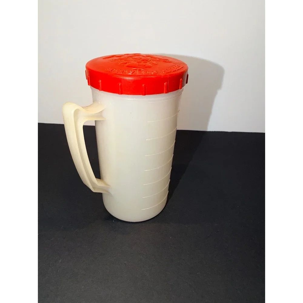 Vintage Cap'n Crunch Ship Shake Plastic Mixing Shaker Cup with Red Lid 6
